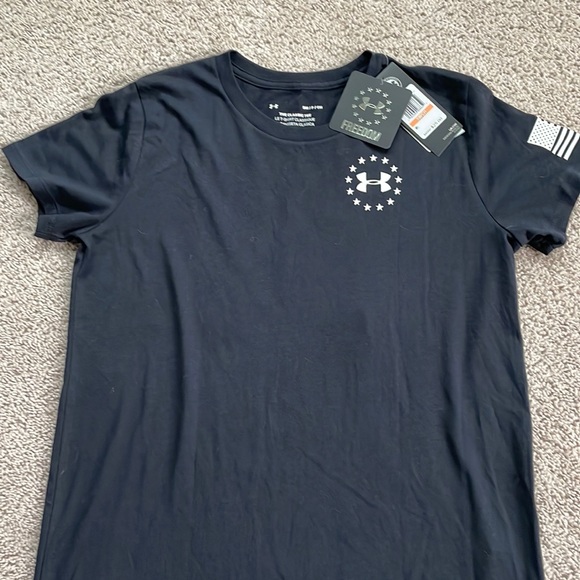 Under Armour Tops - NWT Under Armour Freedom Womans Tee